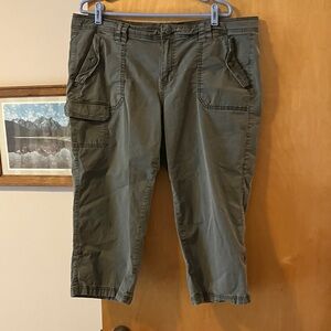 Women’s Calvin Klein Jeans  Cotton Olive Green  Cropped Cargo Pants-  Size 18W